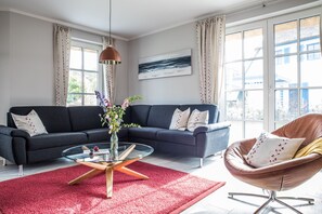 TV, fireplace, DVD player, books - Ferienhaus Seeadler 9 - Der Natur Ganz nah (Fuhlendorf)
