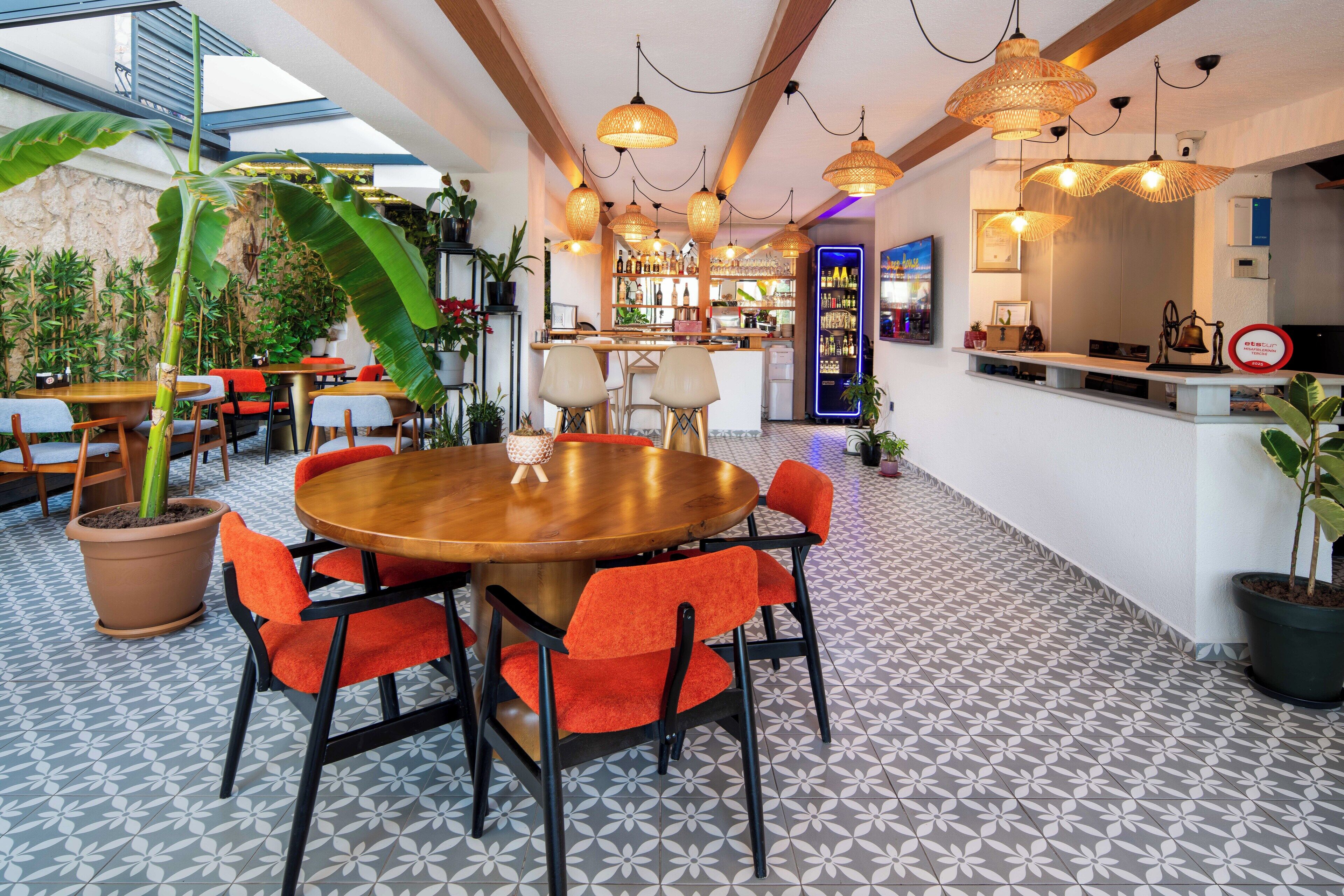 Free daily cooked-to-order breakfast 