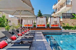 Piscine extérieure (ouverte en saison)