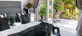 Chic Central Villa at affordable rate (pet friendly).