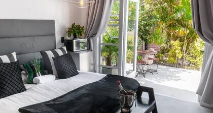 Chic Central Villa at affordable rate (pet friendly).