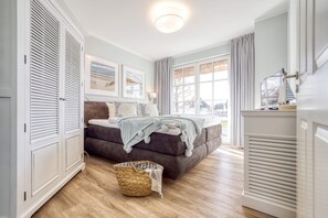 3 bedrooms, desk, iron/ironing board, travel cot - Ferienhaus Haubenlerche 27 - Der Natur Ganz nah (Fuhlendorf)