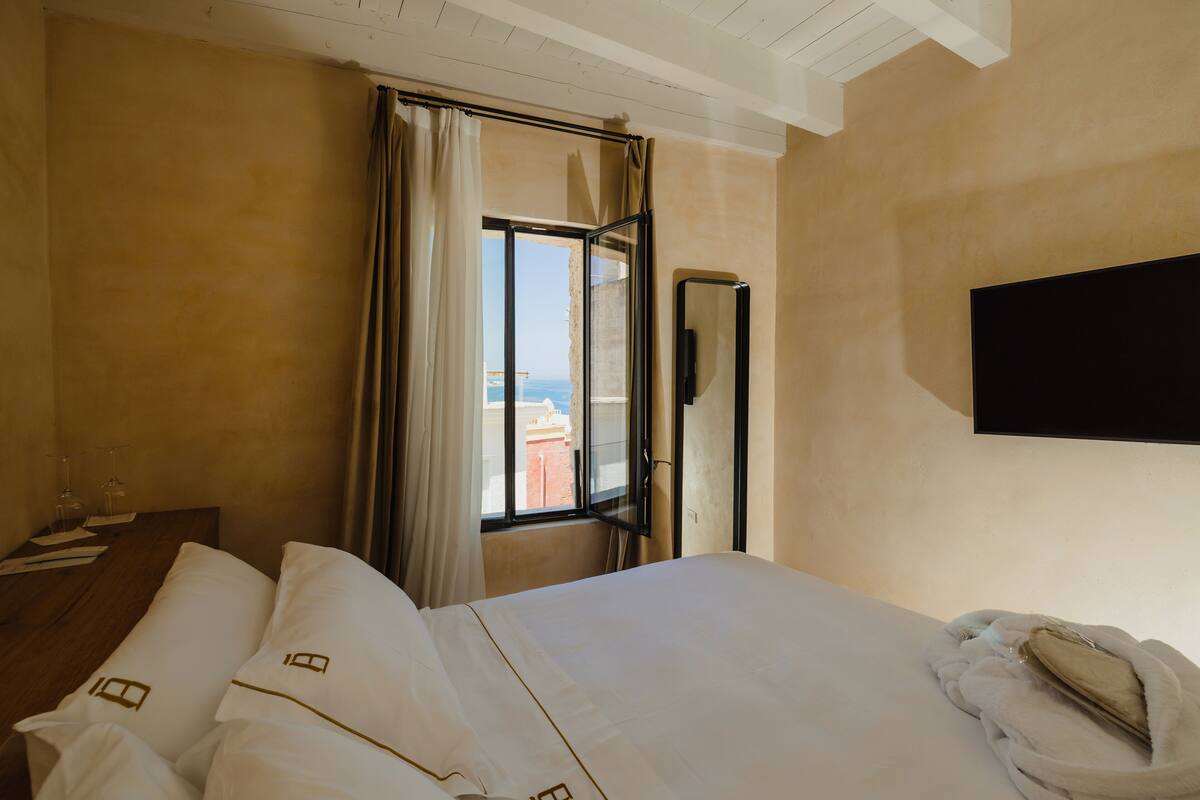 Standard Room, Sea View | Premium bedding, down comforters, minibar, in-room safe