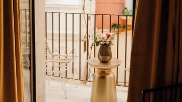 Suite – junior, byutsikt | Terrasse/patio