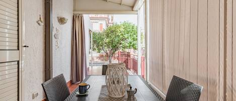 屋外ダイニングエリア