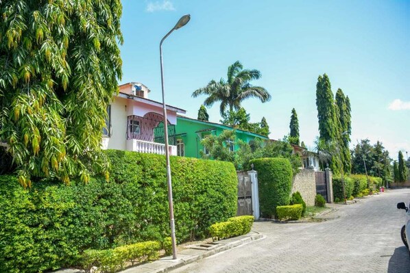 Exterior - A spacious studio space for your stay-ins. (Mombasa)