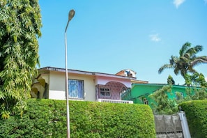 Exterior - A spacious studio space for your stay-ins. (Mombasa)