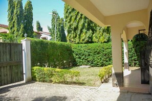 Property grounds - A spacious studio space for your stay-ins. (Mombasa)