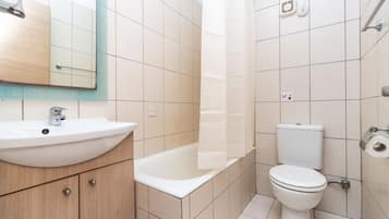 Bathtub, free toiletries, towels, soap