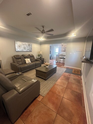 Short term lease/Fully Furnished Home with utilities.