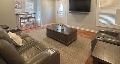 Short term lease/Fully Furnished Home with utilities.