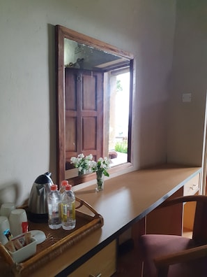 Caixa forta a l'habitació, decoració individual i mobiliari individual