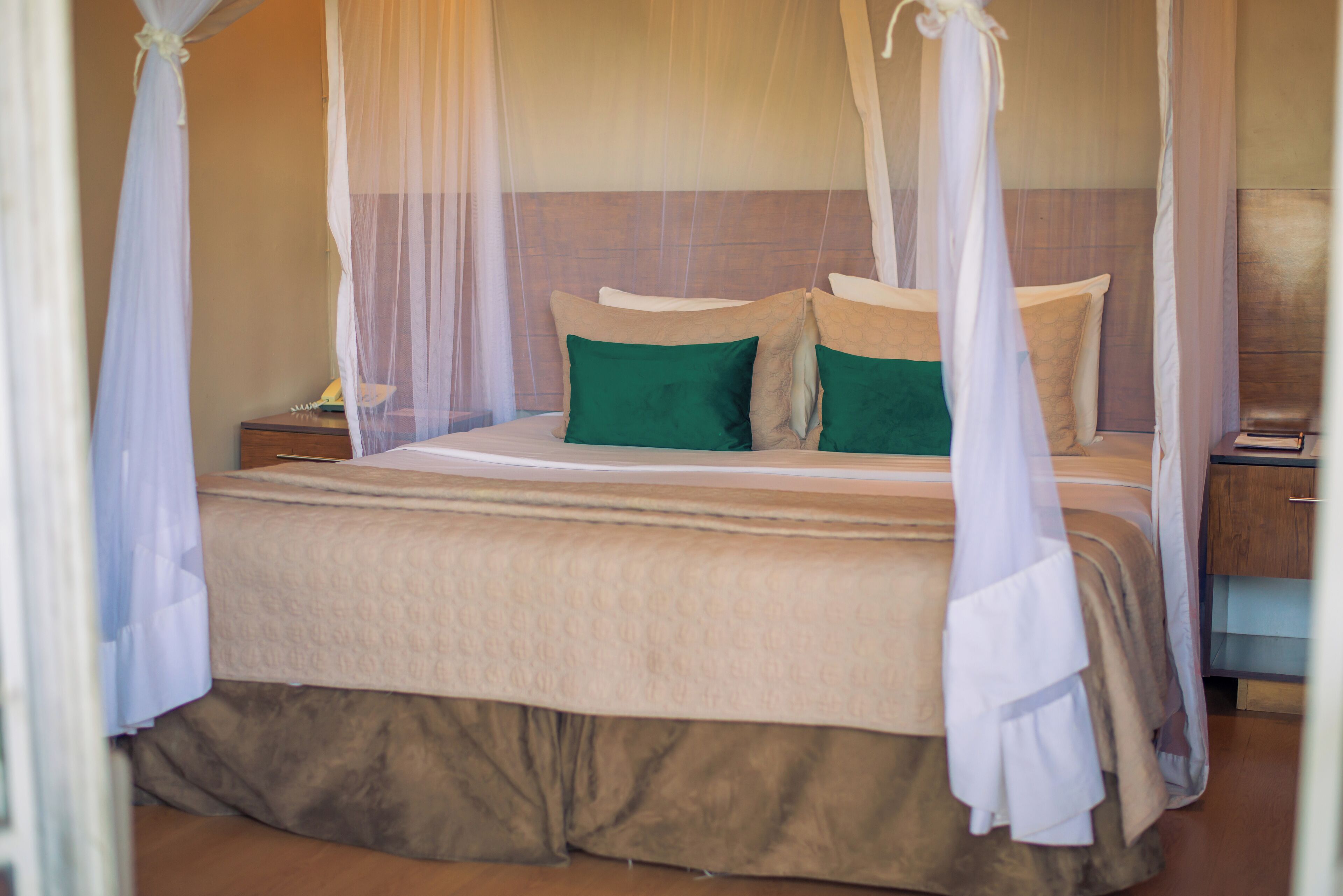 Caja de seguridad en la habitación y decoración personalizada 