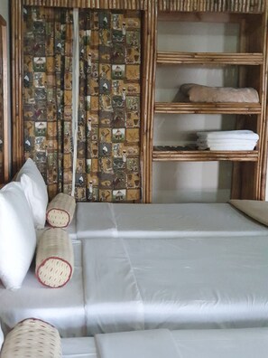 Habitació familiar | Caixa forta a l'habitació, decoració individual i mobiliari individual