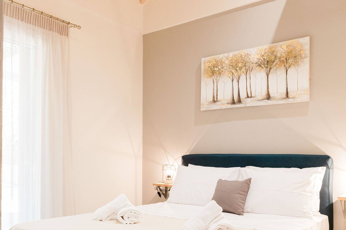 Junior Suite | 1 bedroom, free cribs/infant beds, free WiFi, bed sheets
