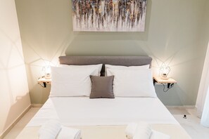 Senior Suite | Free cribs/infant beds, free WiFi, bed sheets - Seadrop Suites (Lefkada)