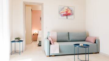 Junior Suite | Living area | 32-inch LED TV with digital channels, TV