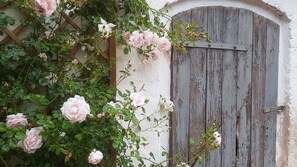 تفاصيل الفندق من الخارج