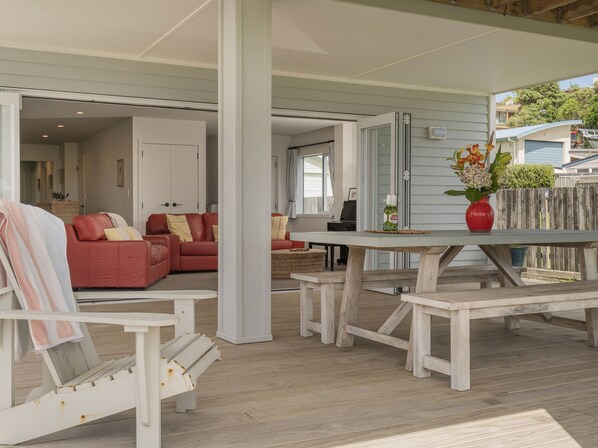 تناول الطعام بالخارج