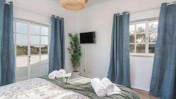 4 bedrooms, iron/ironing board, travel cot, WiFi