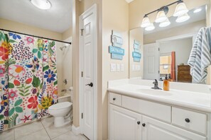 Combined shower/bathtub, hair dryer, towels - 406 Beachfront Master Suite | PCB East End | Free Beach Service (Panama City Beach)
