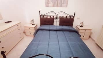 1 bedroom, desk, free WiFi, bed sheets