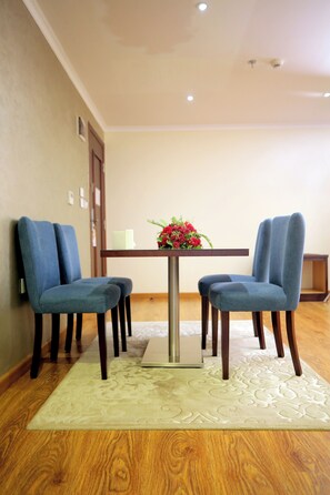 Juniorsvit | Matservice på rummet