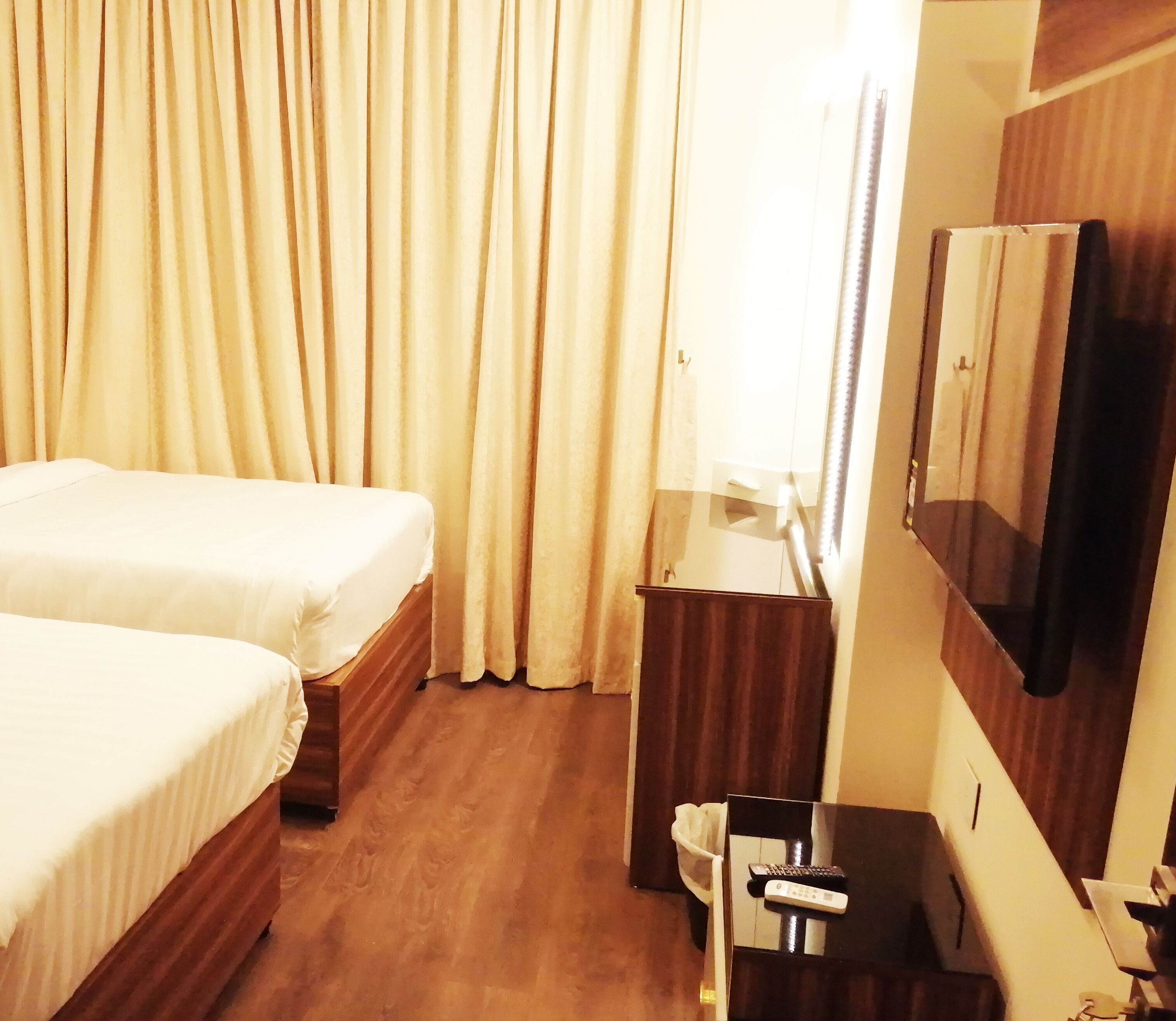Minibar, in-room safe, iron/ironing board, free WiFi