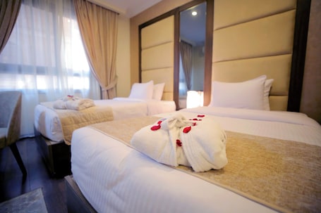 Golden Suite | 1 bedroom, minibar, in-room safe, iron/ironing board