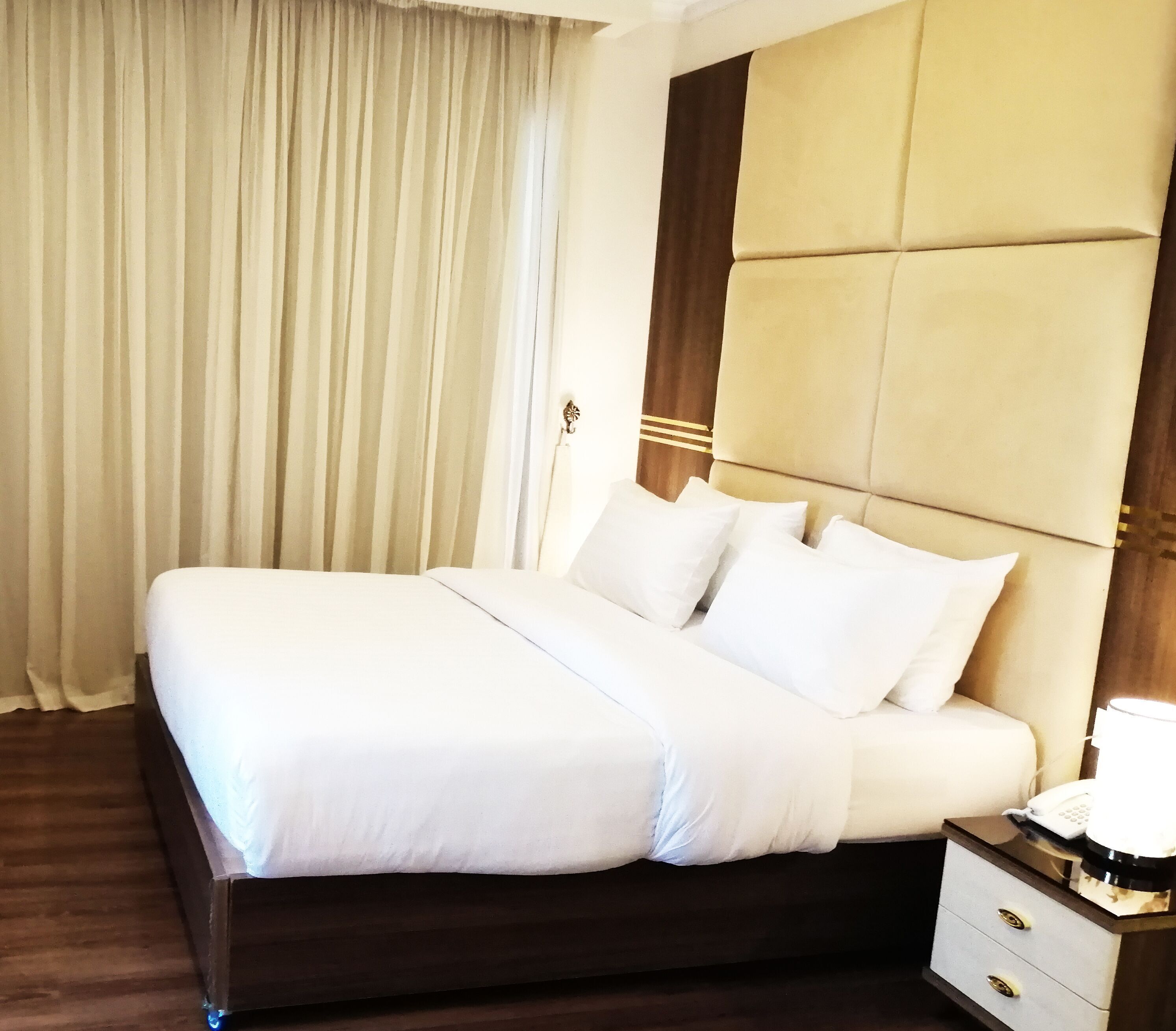 Minibar, in-room safe, iron/ironing board, free WiFi
