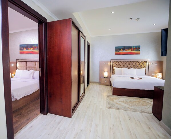 Family Superior connected to Standard | 迷你吧、客房内保险箱、熨斗/熨板、免费 WiFi