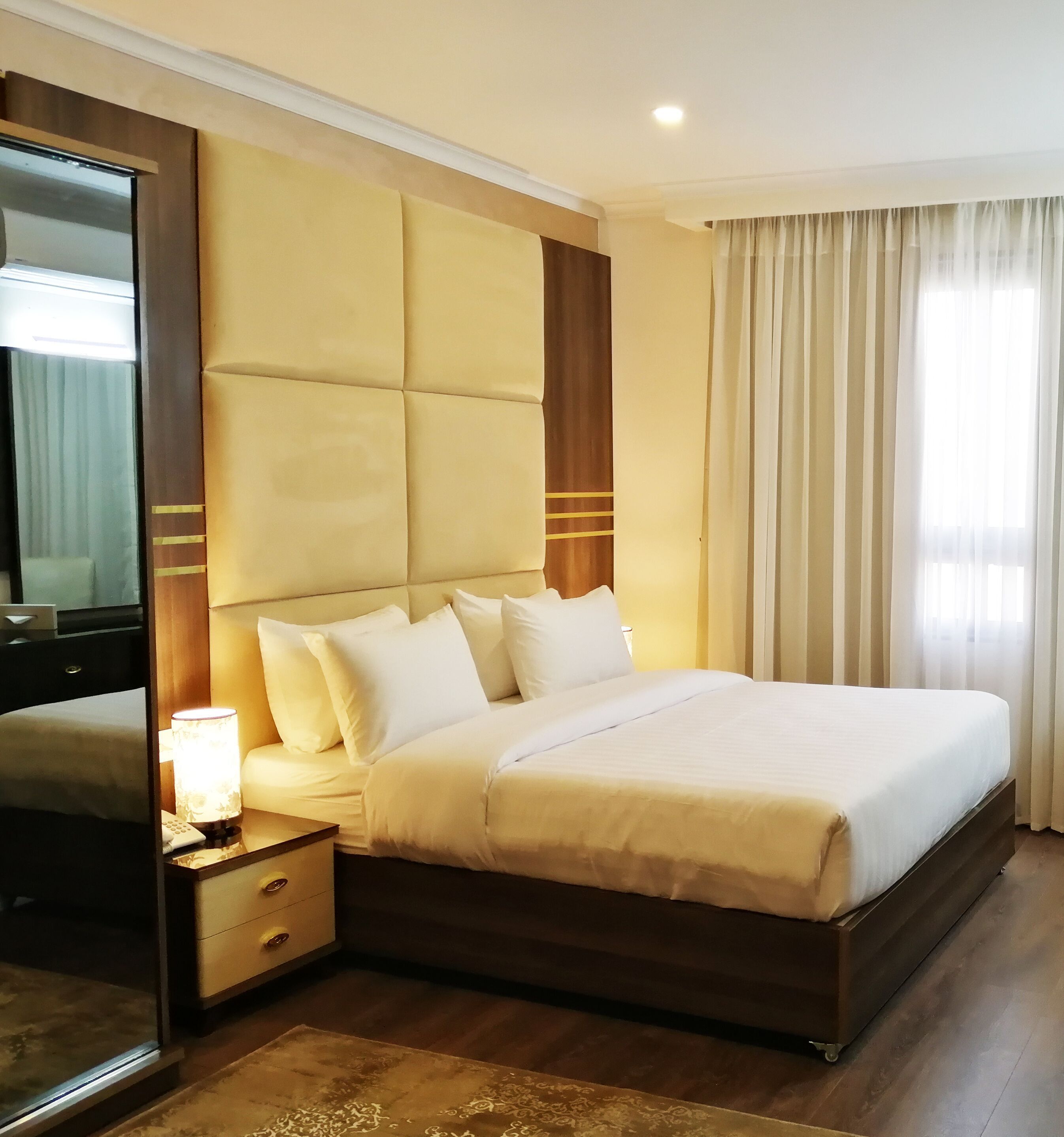 Minibar, in-room safe, iron/ironing board, free WiFi