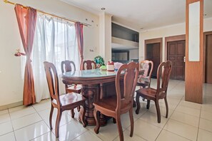 Reception - OYO 90412 My Kost (Palembang)