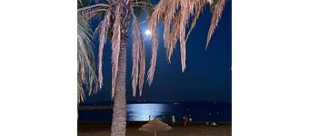 Villa with sea view, private pool, 10 minutes' walk from the beach and shops