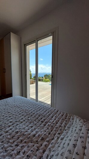 3 makuuhuonetta, työpöytä, ilmainen Wi-Fi