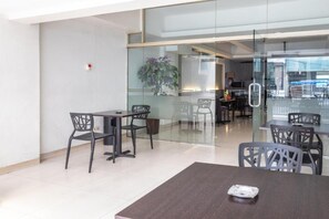 Lobby sitting area - OYO 3811 Best Inn Hotel (Jakarta)