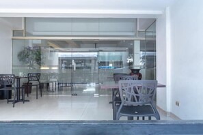 Lobby sitting area - OYO 3811 Best Inn Hotel (Jakarta)