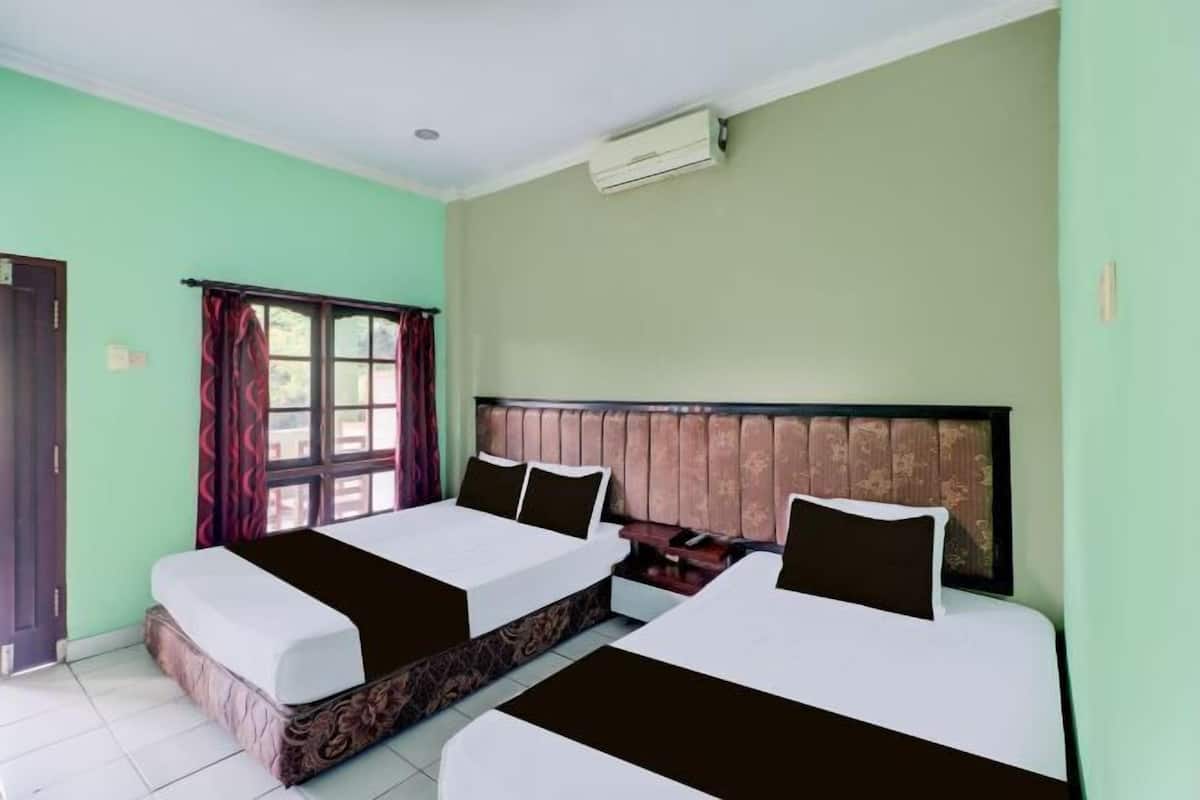 Premium bedding, desk, free WiFi, bed sheets