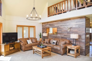 Fireplace - 5 bedroom accommodation in Red River (Red River)