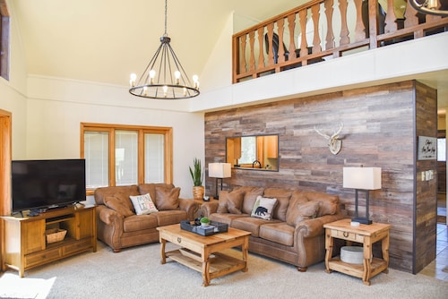 5 bedroom accommodation in Red River