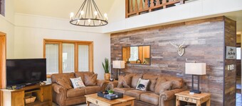 5 bedroom accommodation in Red River