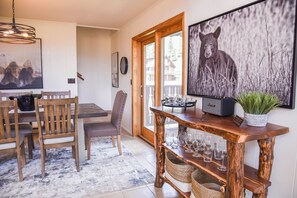 Dining - 5 bedroom accommodation in Red River (Red River)