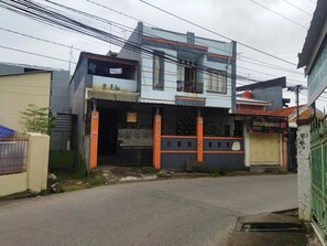 Front of property - SPOT ON 92338 Karin Kost (Banjarbaru)