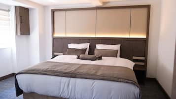 Hypo-allergenic bedding, individually furnished, desk, free WiFi