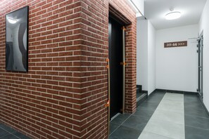 Elevator - Bookowska 18 Apartments by Renters (Poznan)