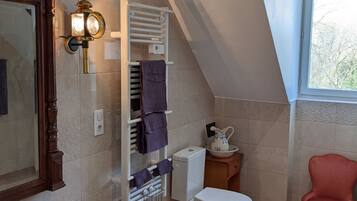 Een douche, handdoeken