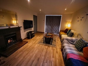 Smart TV, fireplace