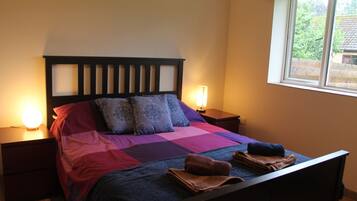 3 bedrooms, desk, iron/ironing board, travel cot