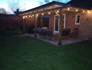 Terrace/patio - Spacious bungalow with large secure garden in middle of a medieval village (Long Melford)