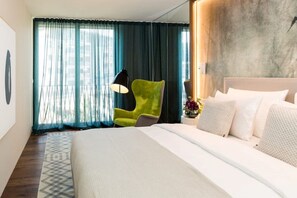 2 chambres, coffres-forts dans les chambres, lit parapluie